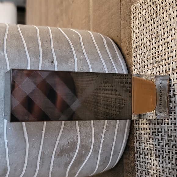 Burberry Fresh Glow Foundation no. 60 Chestnut 30ml - Picture 4 of 4